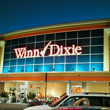 Winn-Dixie Offers Hurricane Milton Relief in St. Petersburg