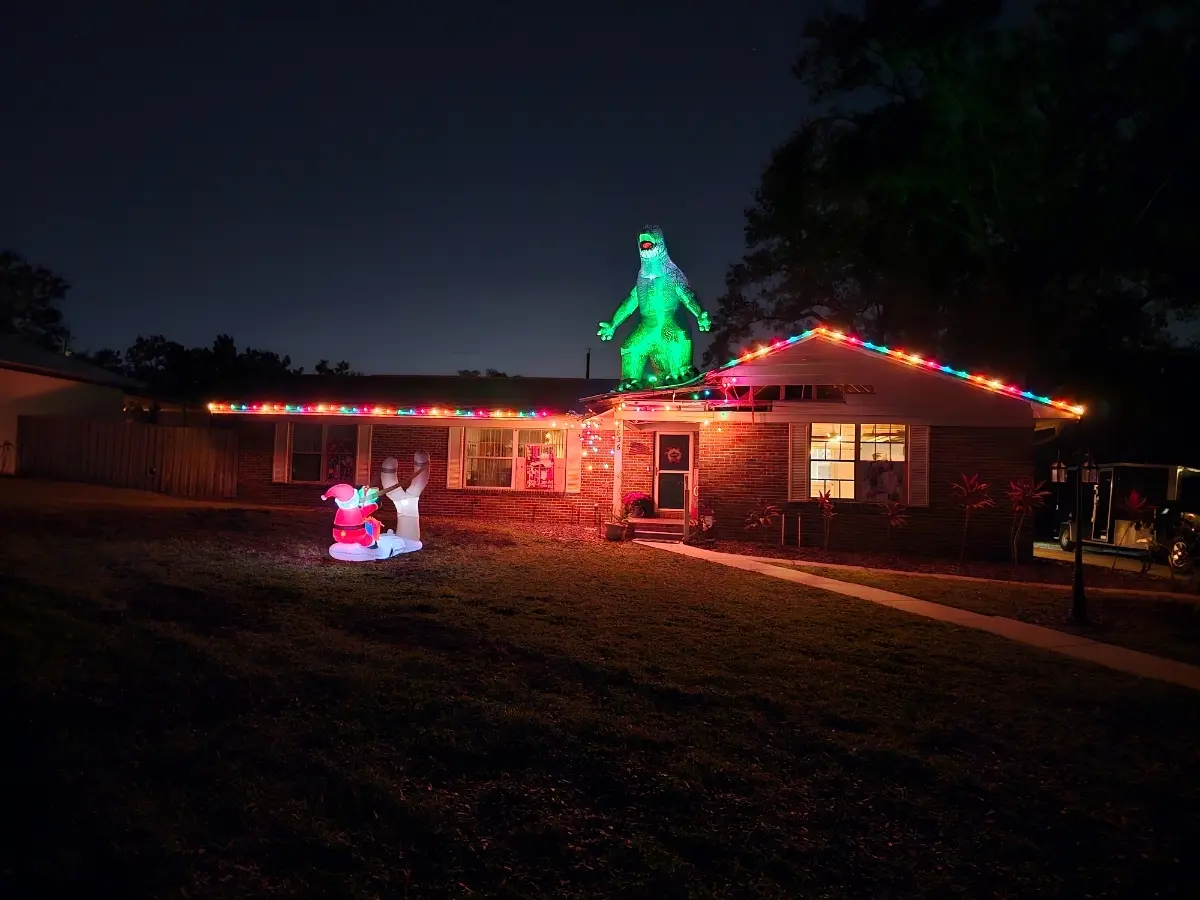 Tampa Bay Home Uses Iconic Movie Monster in Holiday Decorations to Spotlight Milton’s Aftermath