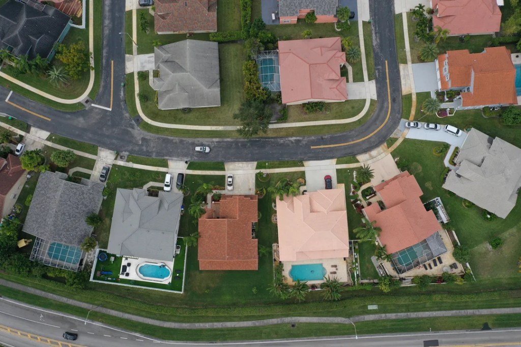 More Florida Homeowners Consider Ditching Property Insurance, New Poll&nbsp;Reveals