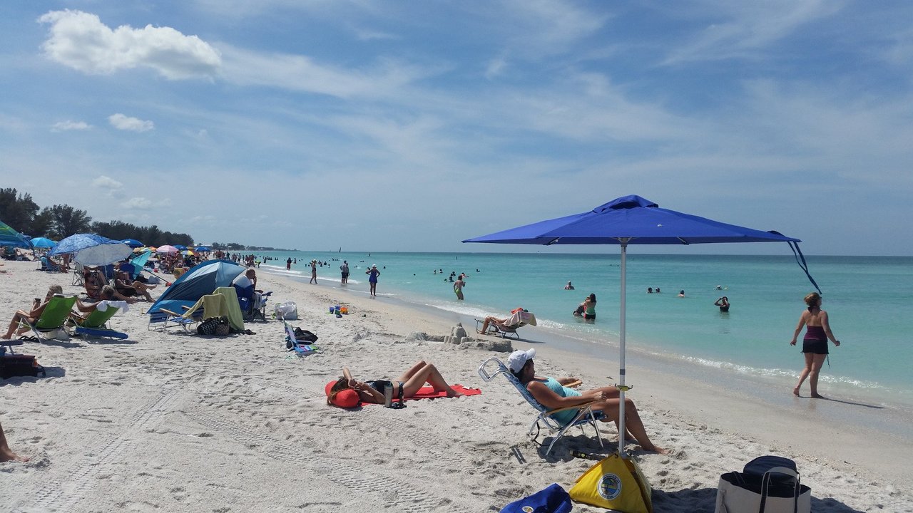 Holmes Beach Businesses Bank on Spring Break Surge to Recover from Hurricane Devastation
