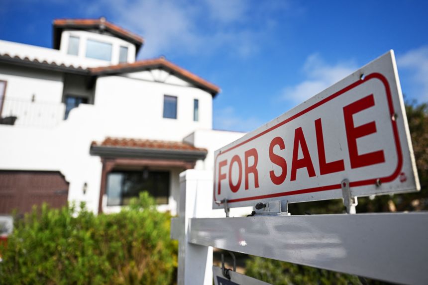 Mortgage Rates Drop Below 6% for First Time Since 2022